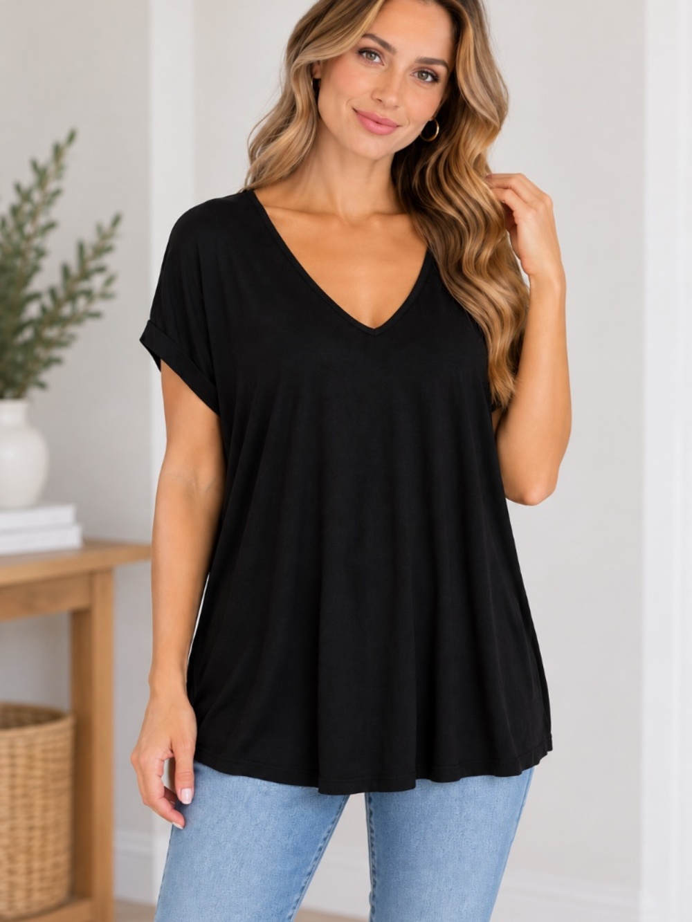 TOBI Women’s Black V-Neck Short Sleeve Top, size Medium